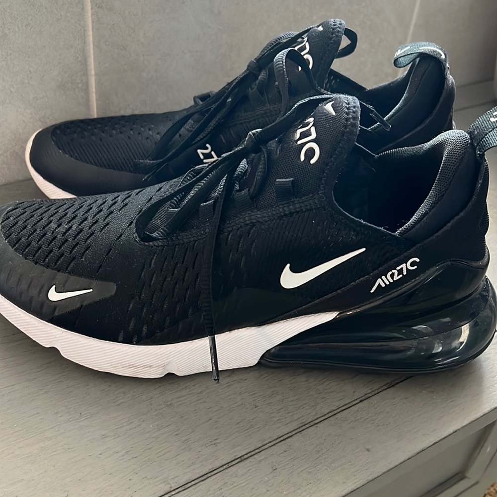 Nike 270